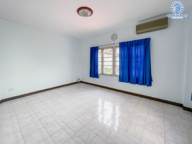 *****ทาวน์โฮม 3 ชั้นมือสอง  ม.เอกรินทร์ คลาสสิคโฮม บ้านสวย พร้อมอยู่ หลังมุม บนเนื้อที่ 33.90 ตร.ว. ฟังก์ชัน 3 ห้องนอน 3 ห้องน้ำ 2 ที่จอดรถ รายล้อมไปด้วยสิ่งอำนวยความสะดวกมากมาย ใกล้เดอะมอลล์ บางแค และรถไฟฟ้า "สถานีเพชรเกษม48" คุ้ม และราคาถูกจนต้องจองด่วน